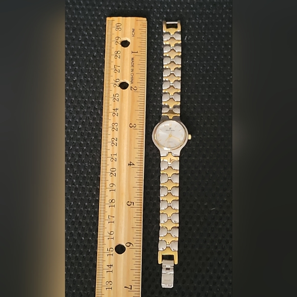 (SOLD) Ladies PIERRE CARDIN Two Tone Quartz Watch - Picture 4 of 8
